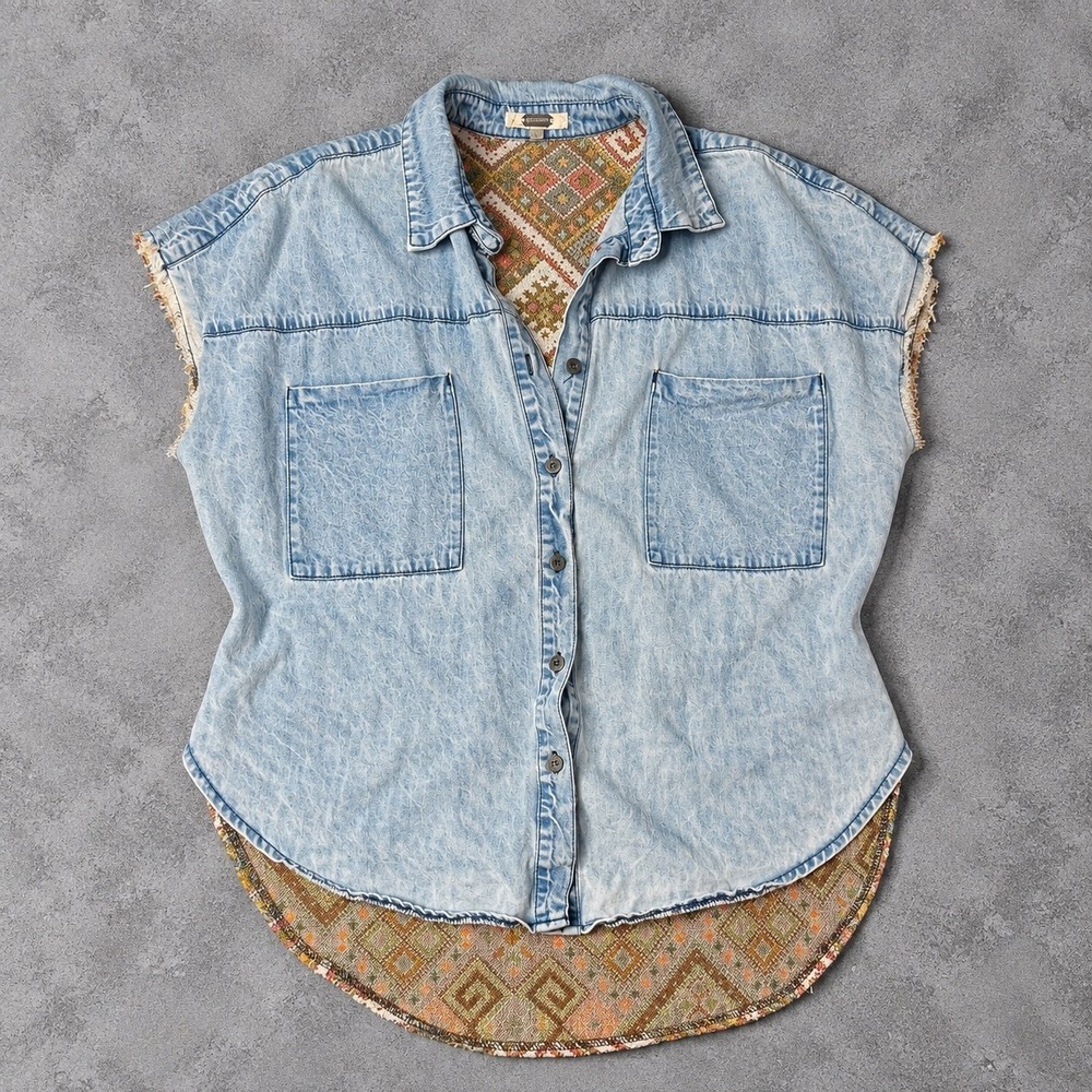 Gimmicks Tunic Shirt Womens Medium M Blue Denim Button Up Tapestry Back High Low